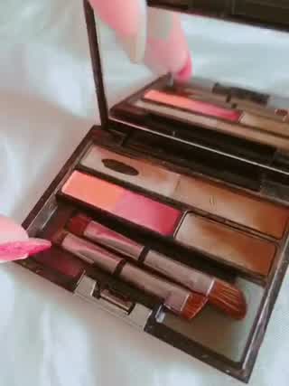 今年話題のピンクアイブロウ！トレンドのピンク系ヘアカラーとも相性抜群！