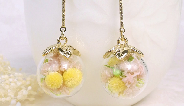 は自分にプチご褒美を 手作り】アクセサリー1325 ハート型が可愛いドライフラワー ピアス
