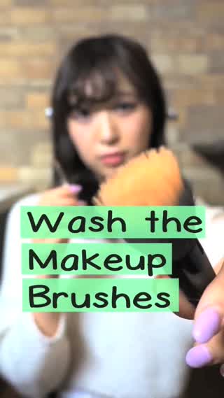 実は汚れてる…！？おうちでできるメイクブラシのお手入れ法