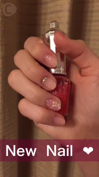 成人式ネイル❤︎お花のホログラム×キラキラストーン