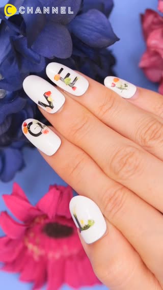 ロゴが可愛い♡フラワーLOVEネイル