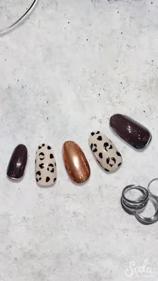 【秋の定番】ミラー×レオパードネイル