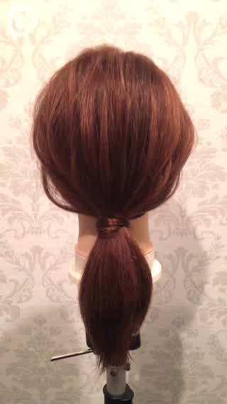 ルーズで可愛いポニーテールのゴムを簡単に隠す方法