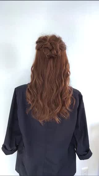 上だけちょこんとが海外風のお洒落‼️四つ編みまとめアレンジ‼️