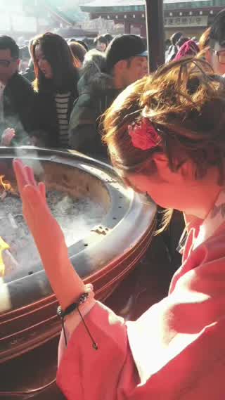 着物で浅草の雷門へ！お正月は人で賑やか♪