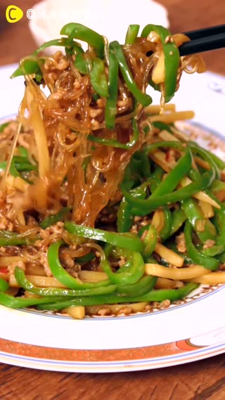 簡單、快速!平底鍋食譜『青椒肉絲麻婆冬粉』