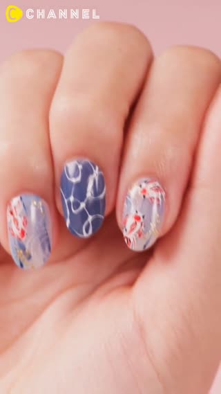 和風夏日風情：金魚的指甲彩繪