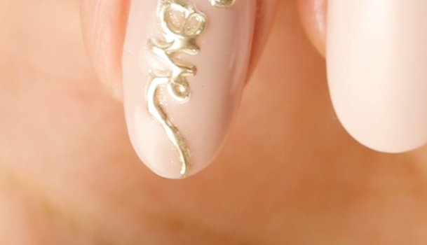 How to Write Words on Your Nails | C CHANNEL