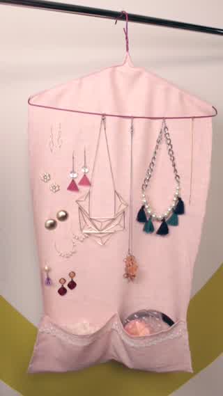 二つのアイテムだけで完成！麻のアクセサリーハンガー