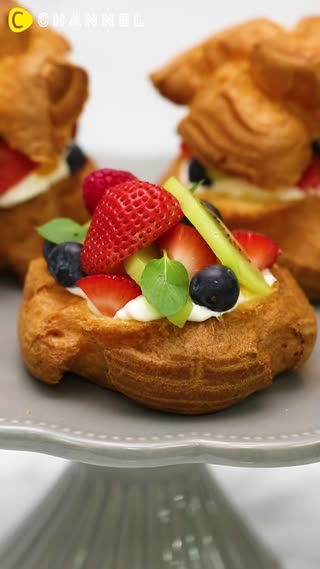 ชูครีมลูกใหญ่ๆไส้ครีมคัสตาร์ดมิกซ์ฟรุ๊ต