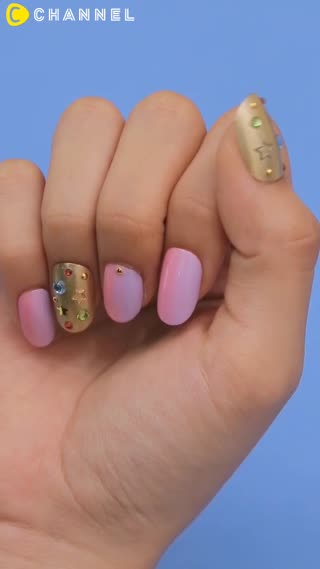 推薦給喜歡獨創的妳♡兩色指甲油擦出漸層獨創風格的指甲彩繪