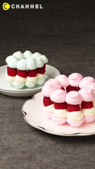 Berry and Cream Cheese Meringue Sandwich