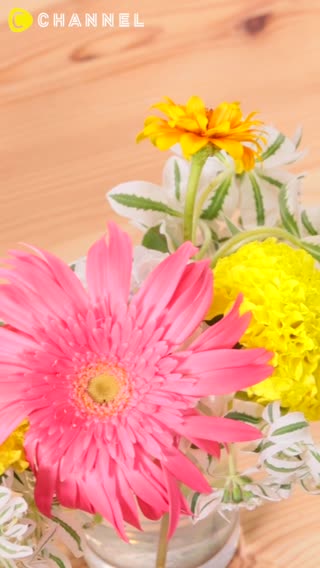 どんな花にもぴったり！コップを使った初心者向けフラワーアレンジメント