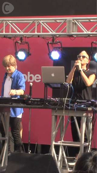 globe20周年記念イベント♡小室哲哉＆マーク・パンサーが新宿駅前に登場♪