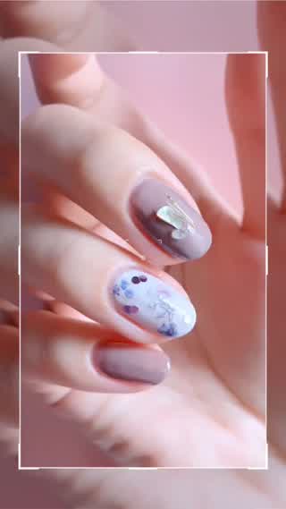 流行りのニュアンス感♡クラシカルフラワーネイル