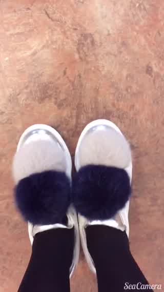 インパクト大！ばぶかぼん、ぽんぽん付きスニーカーを紹介！