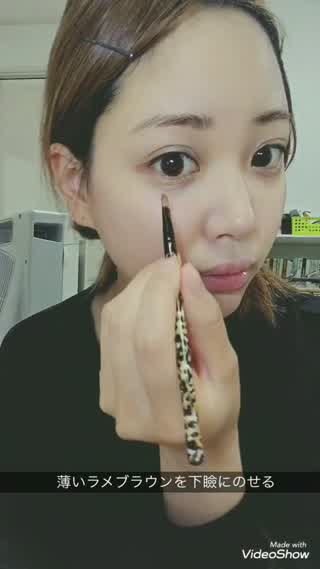 クールで可愛い白シャドウメイク