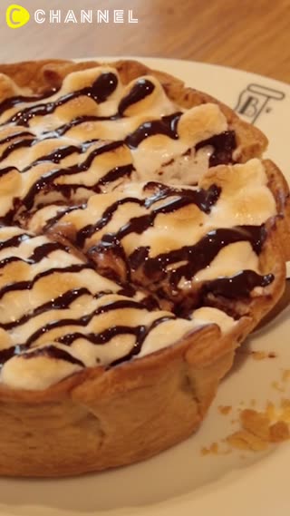 超濃郁♡大人氣的PABLO的期間限定甜點表面淋上大量的巧克力，快大口大口地享用吧