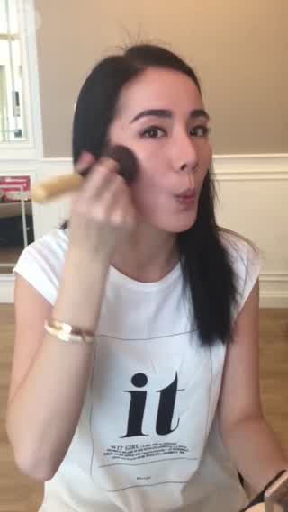 シェーディング効果で小顔に見えるメイク☆