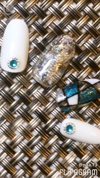 クリア感×キラキラ！ステンドグラスネイル