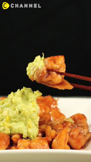 おつまみにもピッタリ！アボカドタルタルの照り焼きチキン
