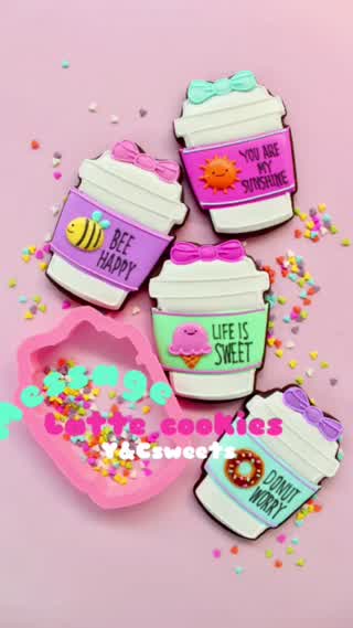 ラテカップのメッセージアイシングクッキー