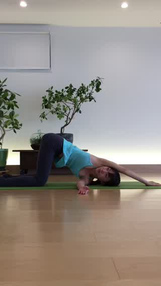 上半身の歪みを改善するヨガのポーズ