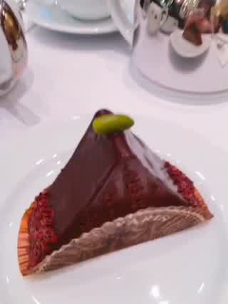 チョコレート屋さんのチョコドリンクは格が違う！JEAN PAUL HEVINへ