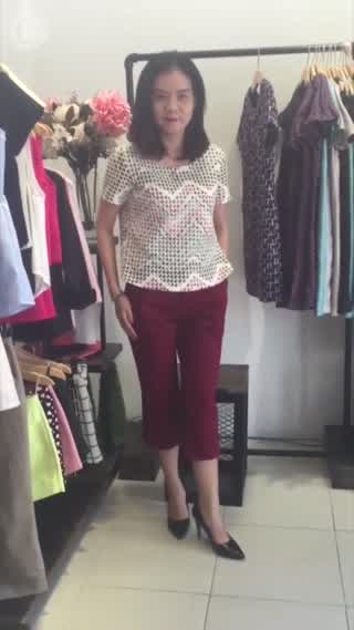 【ベトナム最新情報】クロップトップスとパンツ