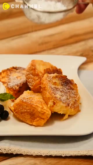 使用了香草冰淇淋的豪華法式吐司