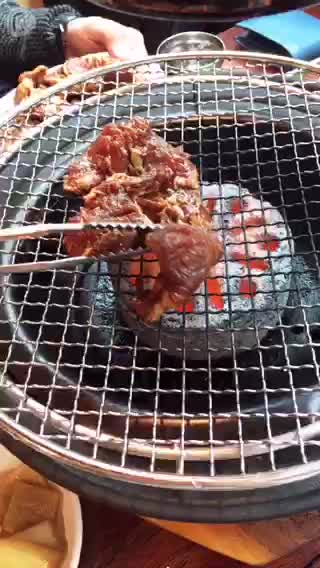 【韓国】無制限に豚カルビを楽しむ！ソウルグルメ☆『マッイッヌン・カルビ家』