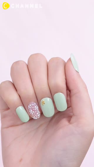 透け感がおしゃれ♡クリアカラーネイル