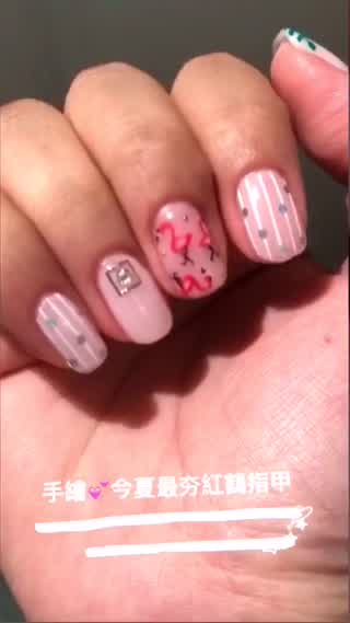 手繪！今夏最夯紅鶴指甲