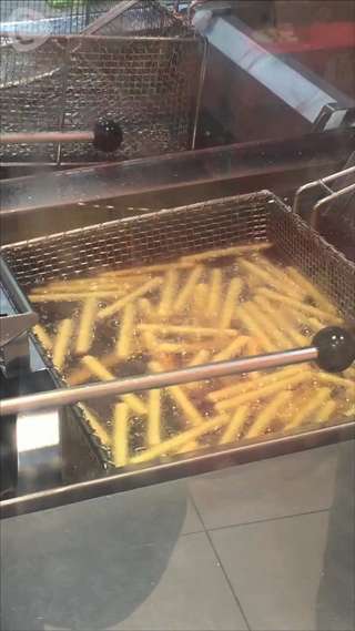 お台場でほくほくできたてじゃがりこ！Calbee+