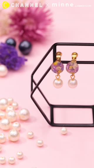 耳元で揺れるお花畑に幸せ気分。「まあるいお花畑とコットンパールのイヤリング」