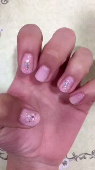 【ラメとストーンでキラキラネイル 】