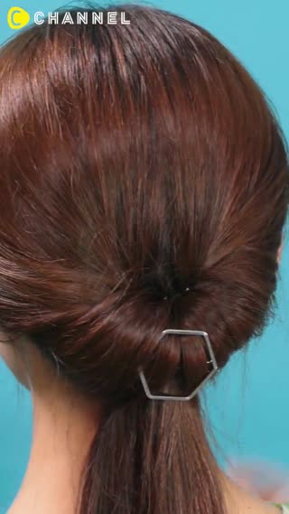 รวบผมหางม้าแบบเรียบหรู