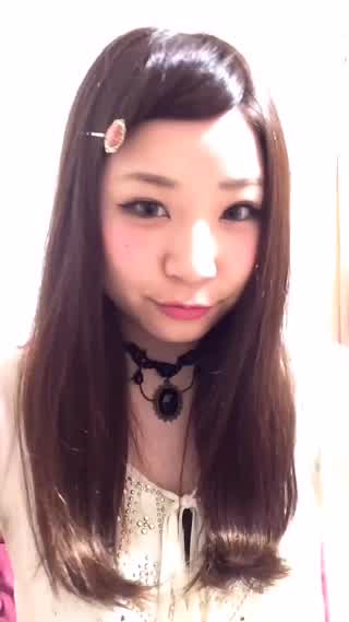 前髪アレンジで伸ばしかけ前髪もかわいく！逆ポンパドールアレンジ