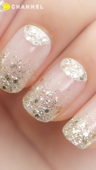 Shine all day! Glittery Gradient Nails✨