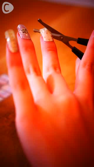 誰でも簡単にできる！100均シールでお手軽ネイル