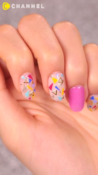 三角圖騰拼貼指甲彩繪