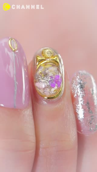 Flowers and Glitter Herbarium style nail