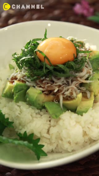 わさび醤油が隠し味♪ アボカドとしらす丼