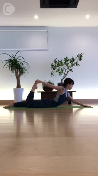 背骨を整える弓のポーズ 優しいバリエーション