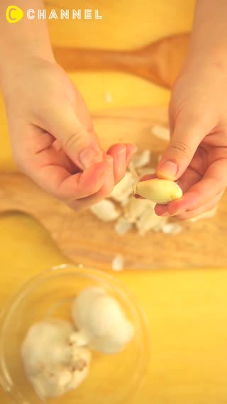 How to Peel Garlic Quickly