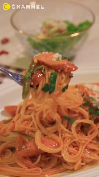 お鍋一つで絶品ナポリタンができちゃう♡ 付け合せにはセロリとツナの簡単サラダを♪