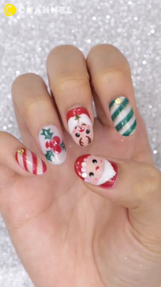 サンタクロースネイルで指先にも幸せを届けて♡