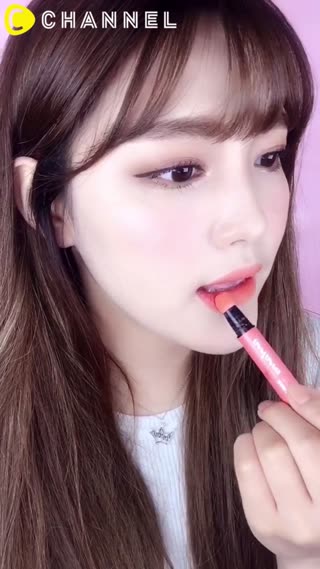 春メイクはグラデリップでかわいさアップ！オレンジ＆レッドのツートンカラー