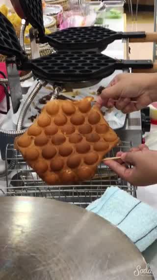 HK Waffle /whitechoc/resin/nuts