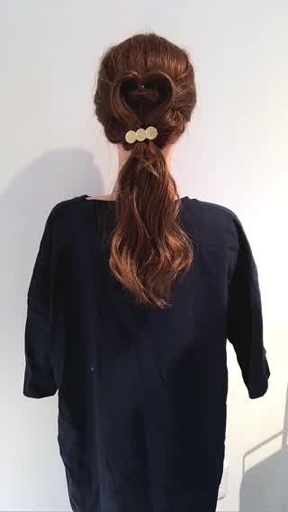 ハートの形が可愛い‼️簡単に出来てインスタ映えなヘアアレンジ‼️